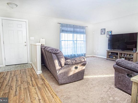 3rd image of 9 Sir Thomas Ln