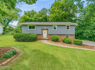 8301 Hunterhill Dr, Knoxville, TN 37923