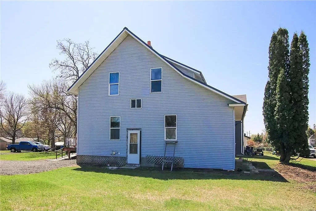 Building Photo - 131 2nd St NE