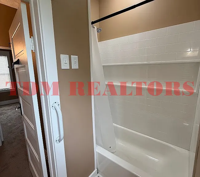 419 Clinton St #419 — Photo 13