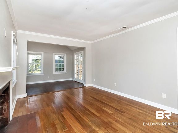 4th image of 165 E Collins St