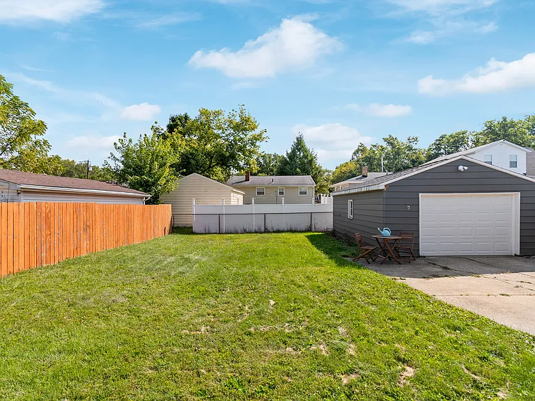 153 Thorlone Ave — Photo 19