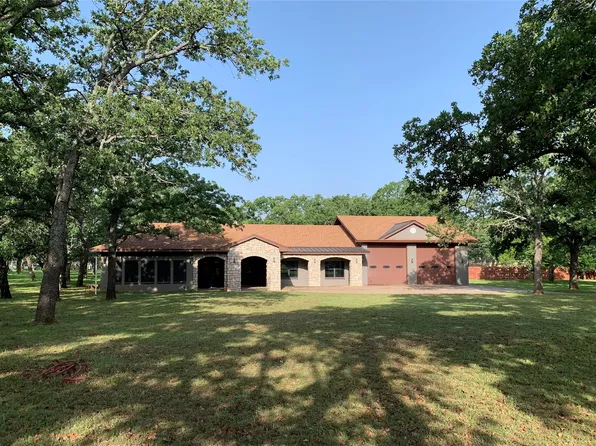 162 Eastledge Dr, Graham, TX 76450
