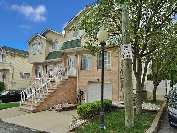 2nd image of 34 Pheasant Ln