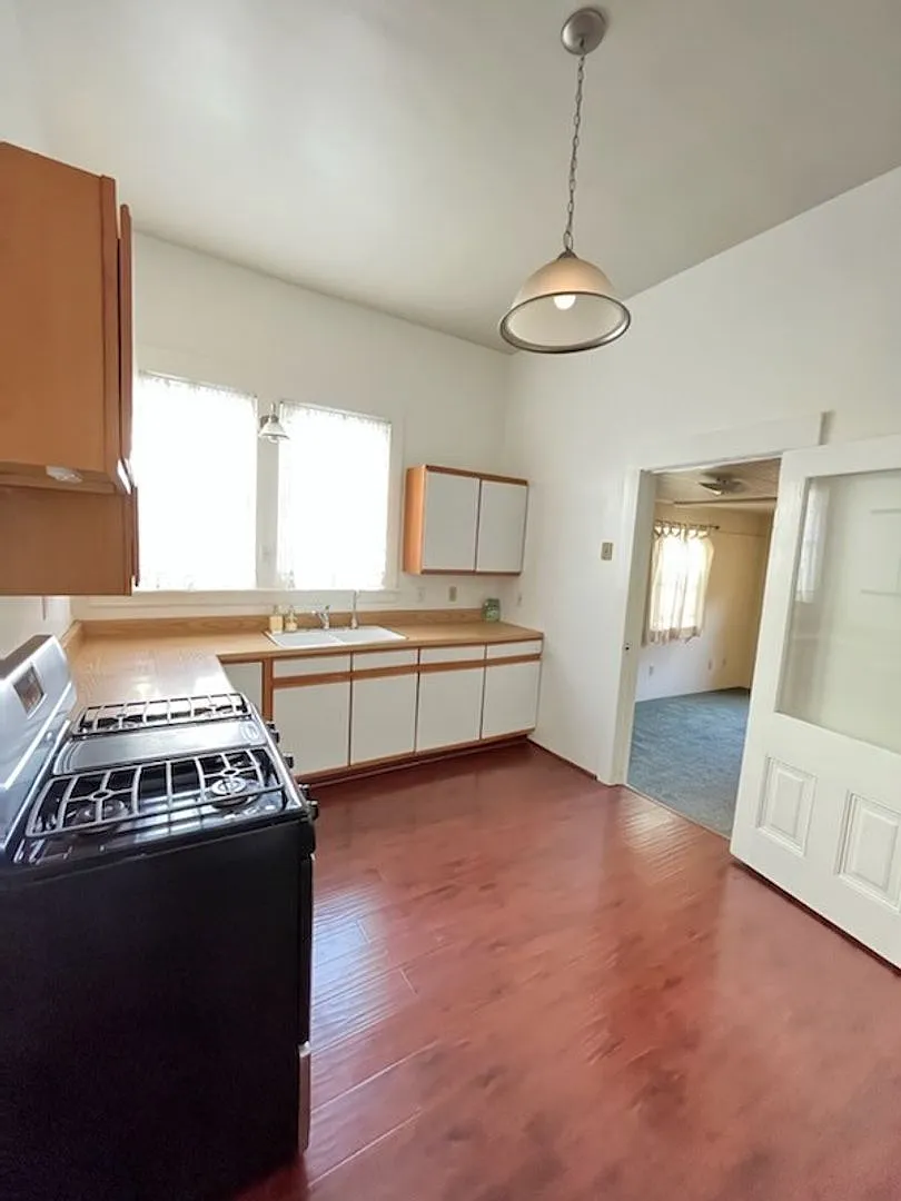 Adorable Unit Downtown - Duplex — Photo 3