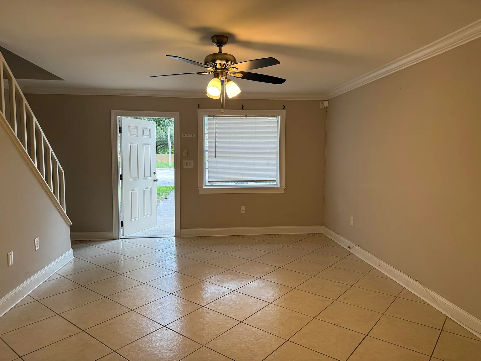 2 bed, 2.5 bath, 1120 sqft, $1,700 — Photo 2