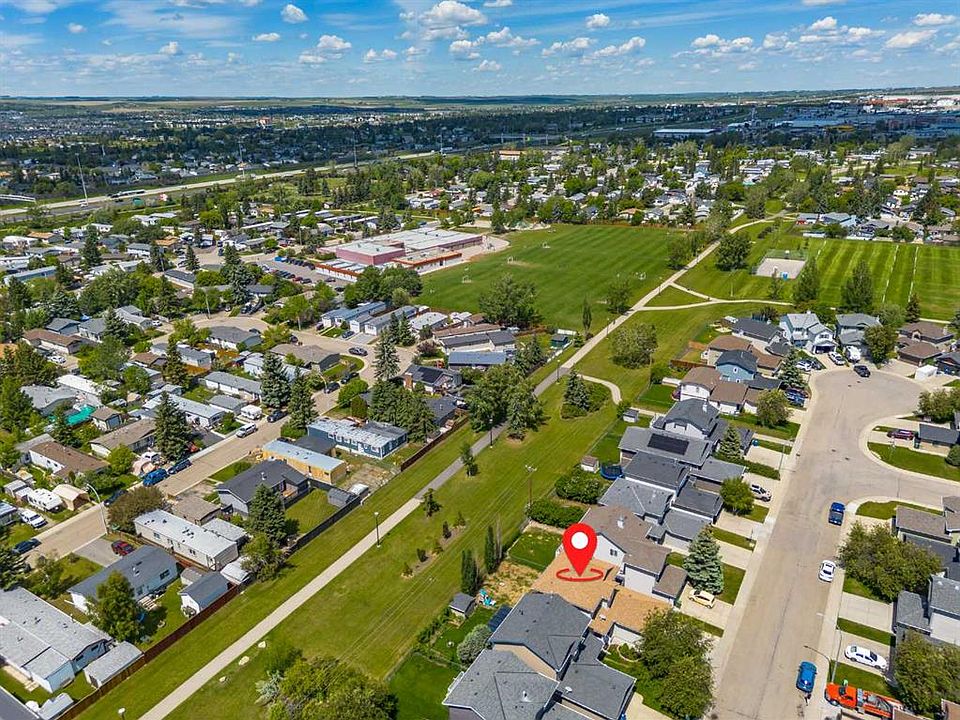 1st image of 72 E Springs Cres SE