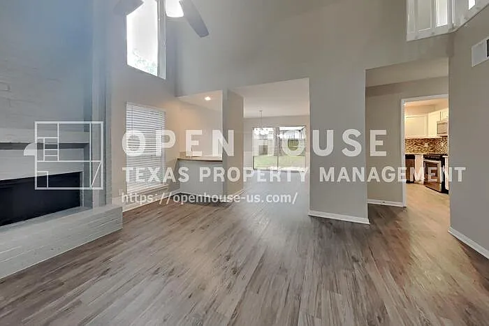3 bed, 2.5 bath, 1871 sqft, $2,400 — Photo 3