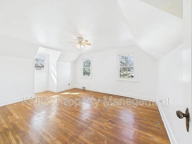 407 Washington St NE — Photo 22