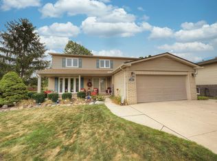 5955 Wedgewood Rd E, Canton, MI 48187