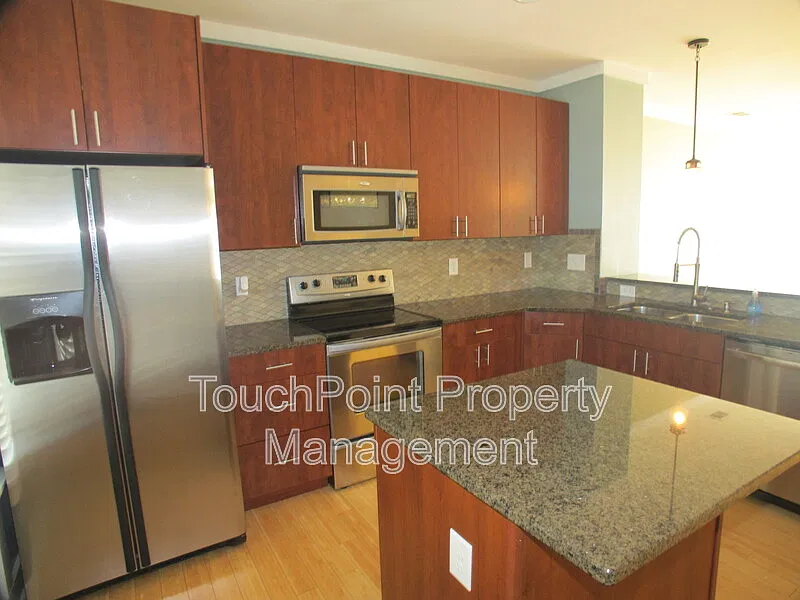 3 bed, 2.5 bath, 1641 sqft, $2,225 — Photo 4