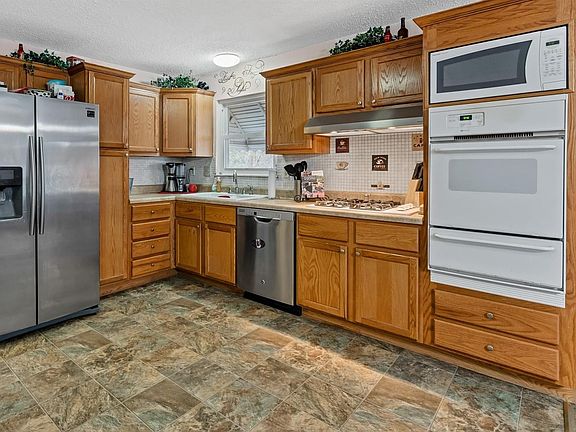 3rd image of 12847 Fox Haven Dr