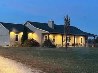 8681 Shamrock Rd, Tamaroa, IL 62888