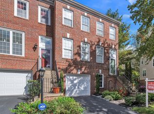 4765 Thornbury Dr, Fairfax, VA 22030