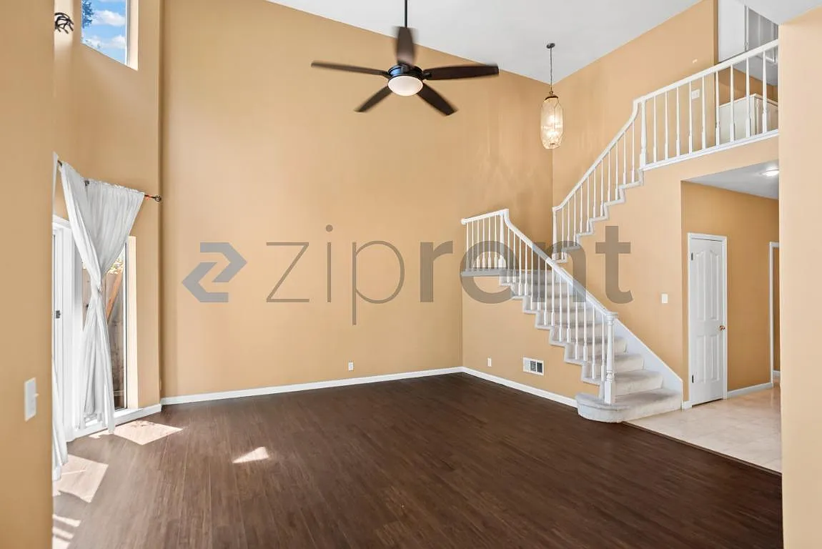 3 bed, 2.5 bath, 2486 sqft, $4,700 — Photo 3