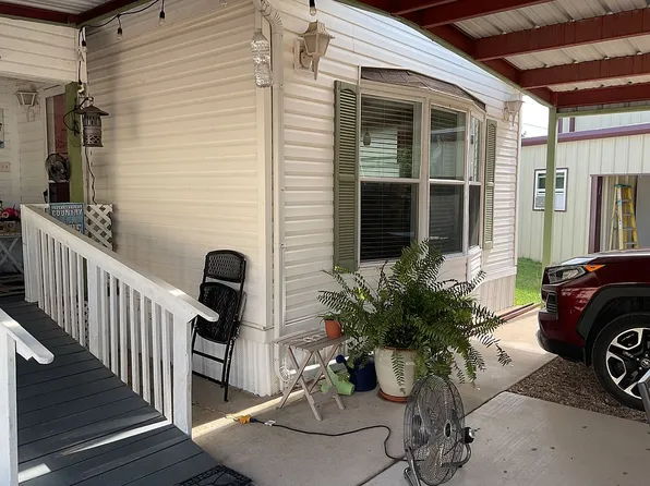 206 Holiday Rambler Dr, Whitney, TX 76692