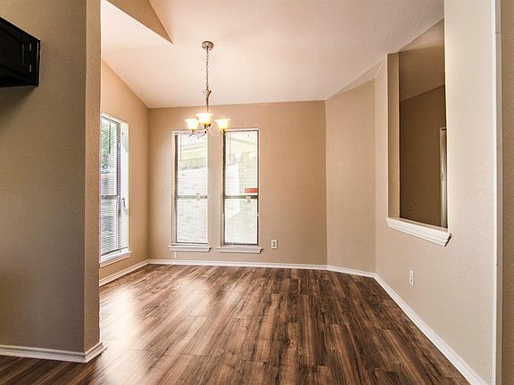 4th image of 1024 W Hills Ter