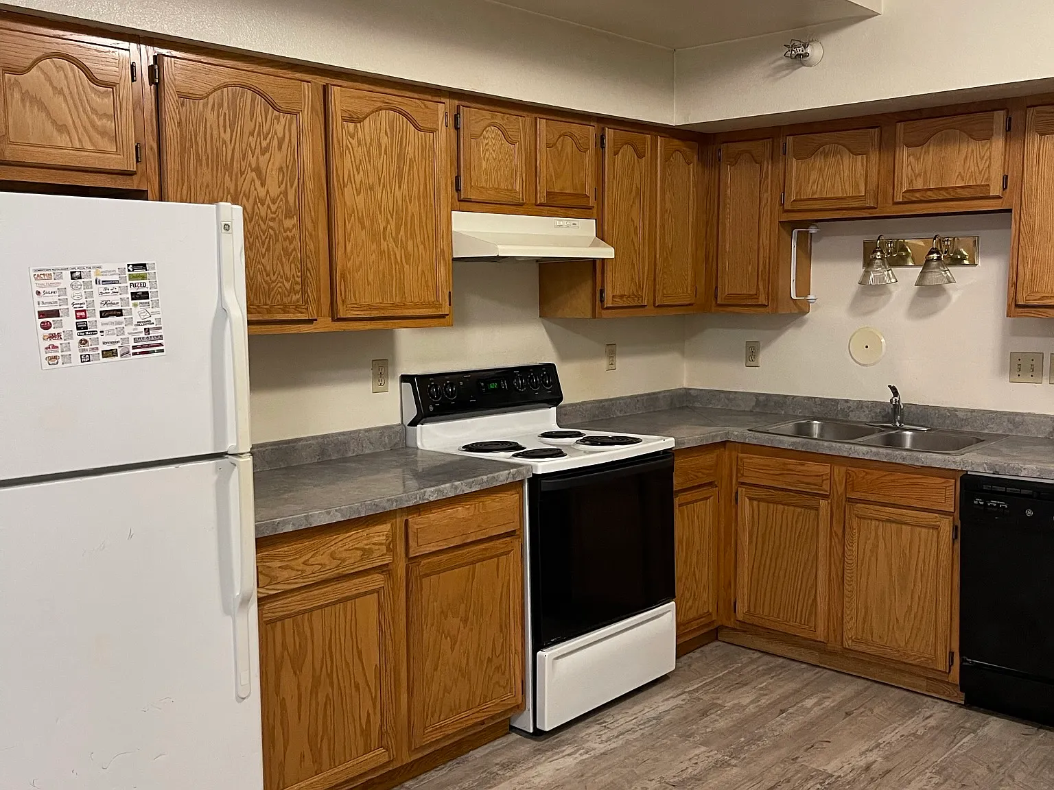 5 bed, $2,899 — Photo 2
