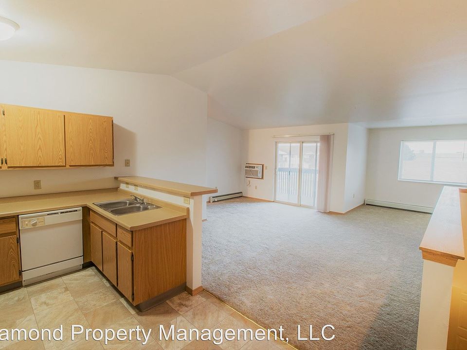 1st image of 215 Tamarack Dr APT 5