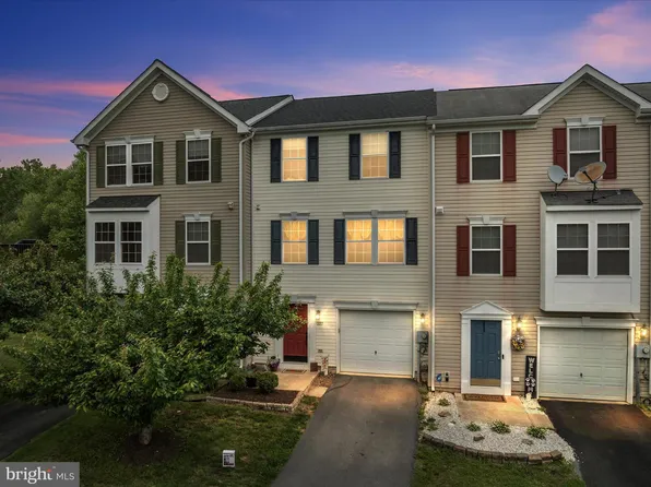 227 Scarboro Dr, Bunker Hill, WV 25413