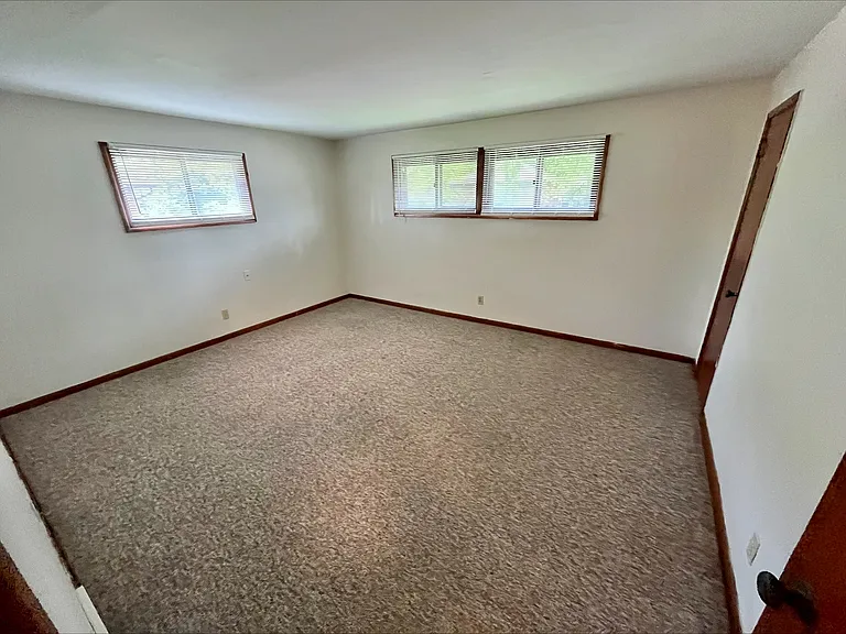 1141 Saxe Ave — Photo 5