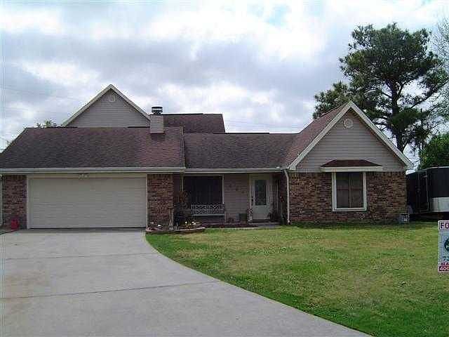 1st image of 504 Carriage Ln