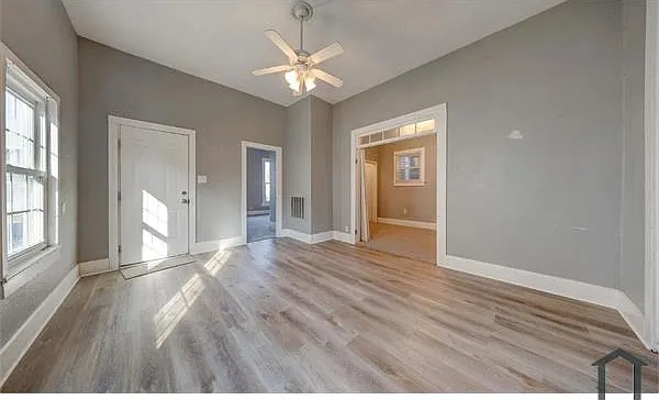 1203 Edgar St — Photo 3