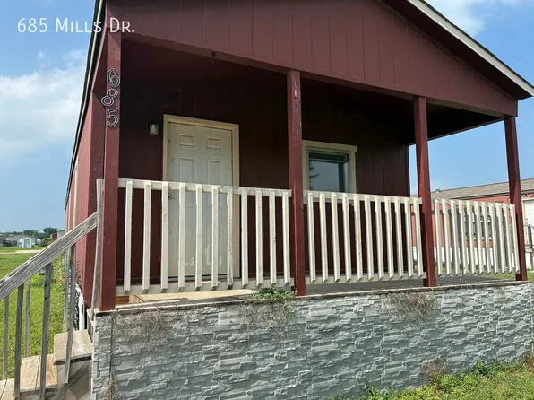 685 E Mills Dr, Towanda, KS 67144