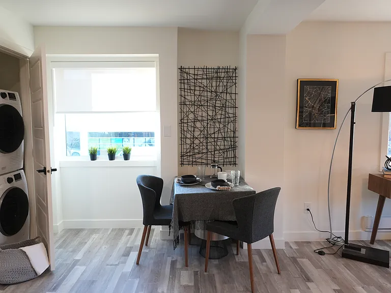 1019 17th Ave SW — Photo 7
