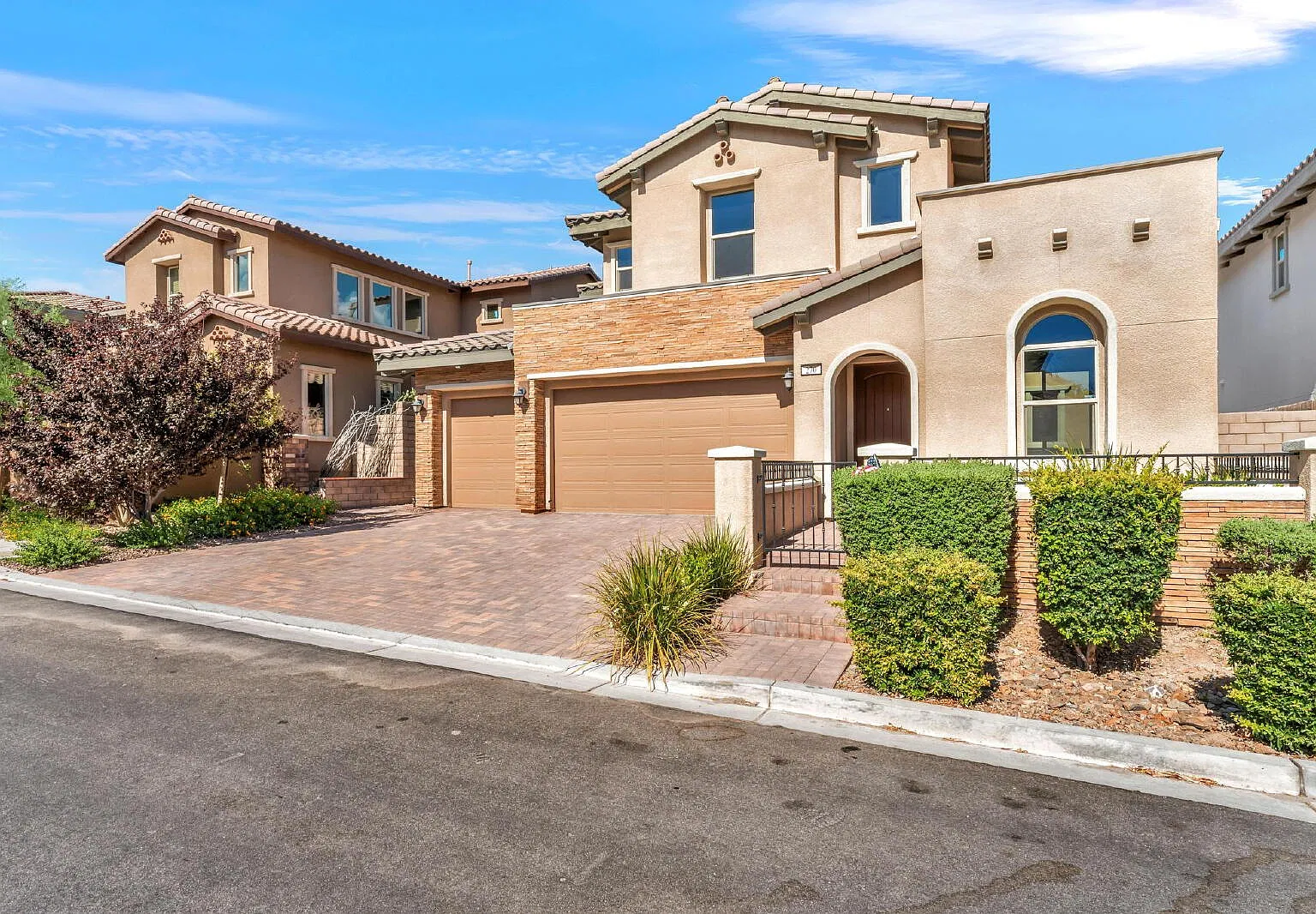 3 bed, 3.5 bath, 3167 sqft, $6,100 — Photo 1