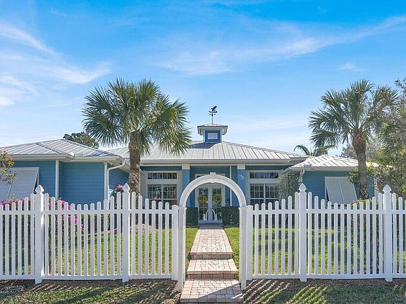 3rd image of 1610 SW Dyer Point Road