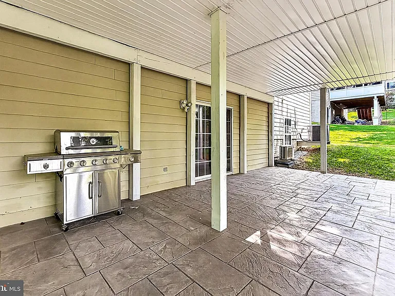 8901 Hargrove Ct — Photo 46