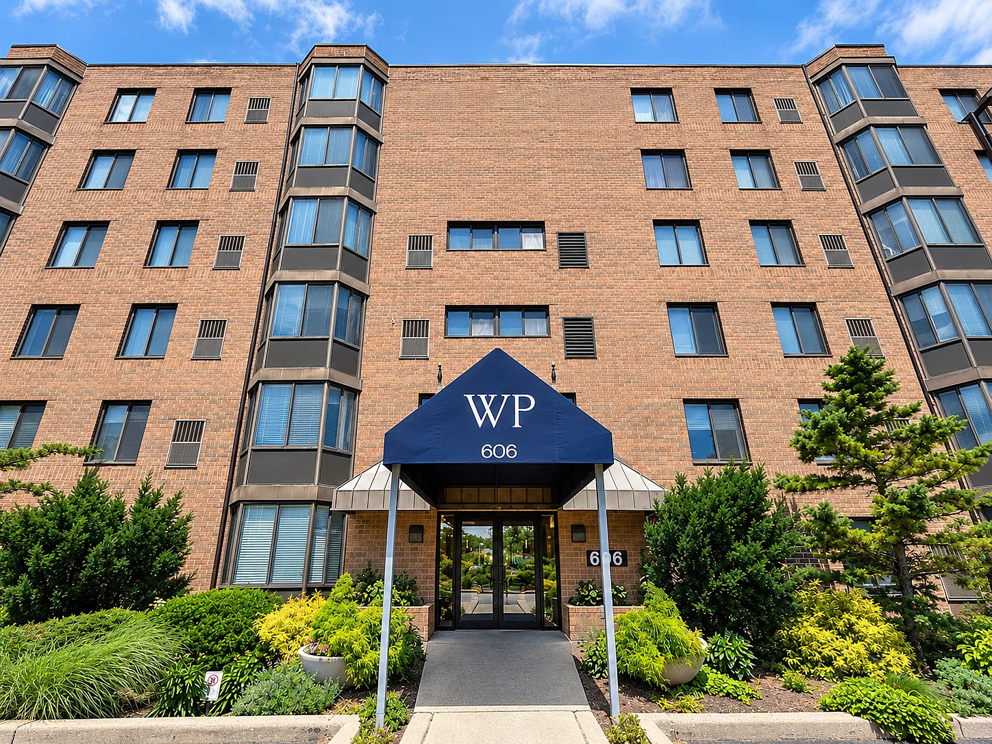 2 bed, 1050 sqft, $2,195 — Photo 2