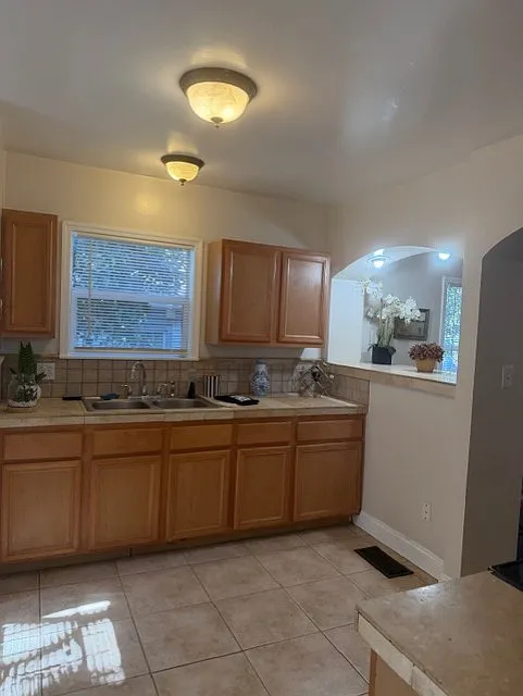 3 bed, 1.5 bath, 1900 sqft, $2,800 — Photo 4