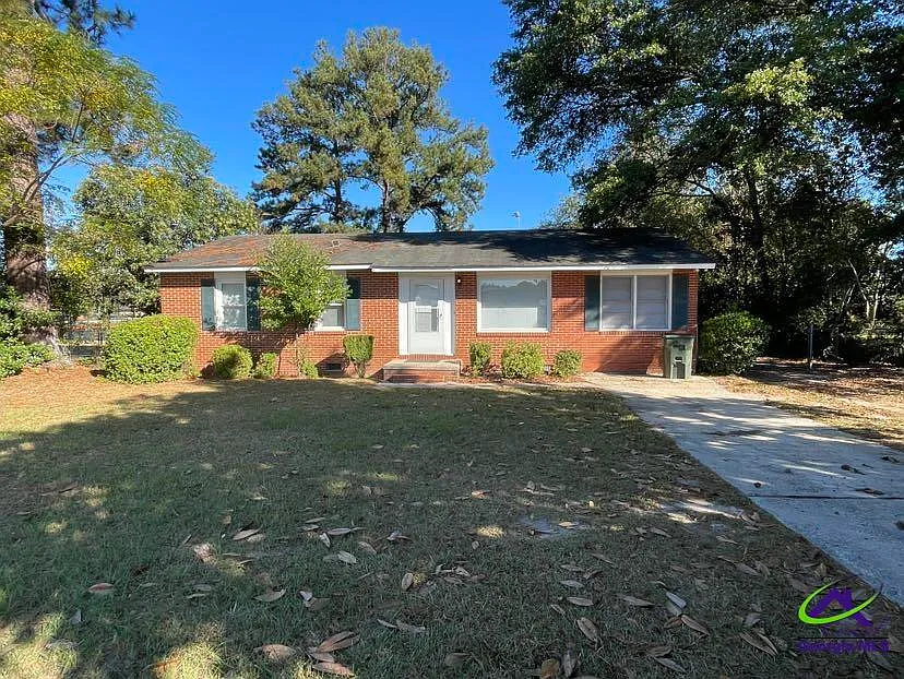 4 bed, 2.0 bath, 1200 sqft, $1,395 — Photo 1
