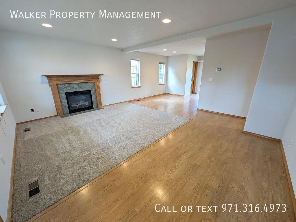 709 Ella Ct — Photo 3