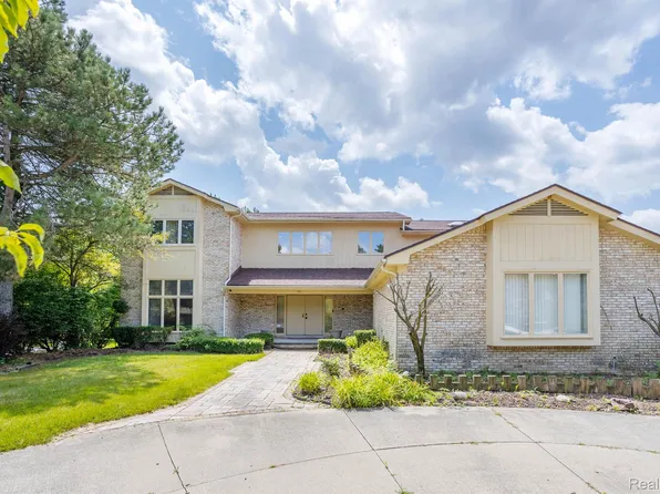 4421 Pinehurst Dr, West Bloomfield, MI 48322