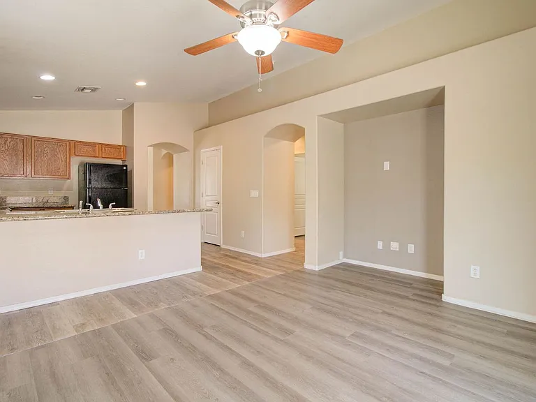 41375 W Cahill Dr — Photo 18