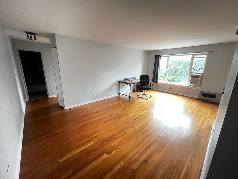 1st image of 1221 N La Salle Dr #3F