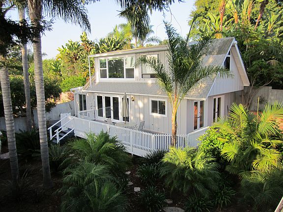 Lovely home in a deluxe garden setting - Quiet and serene. You will love being home.