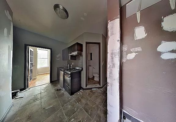 3rd image of 543 E 5th St APT 9