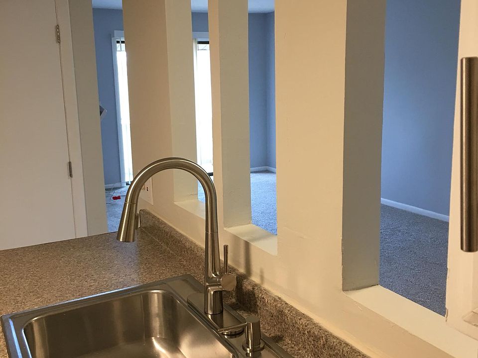 1st image of 1137 Hartford Ave APT 4C