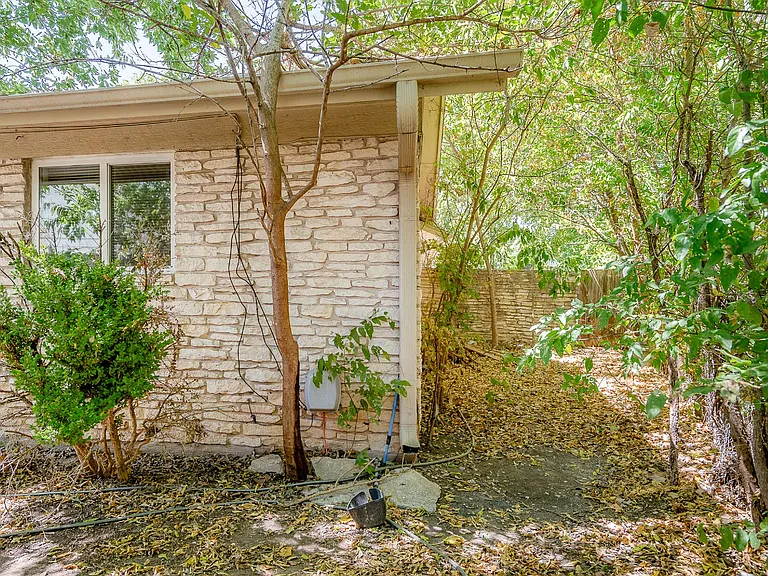 8603 Woodstone Dr #B — Photo 16