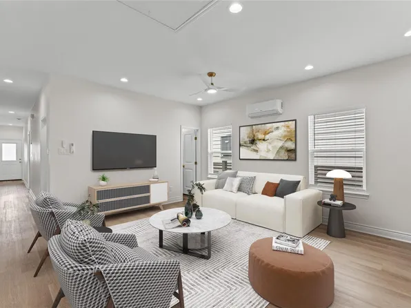 3513 Ursuline St, Galveston, TX 77550