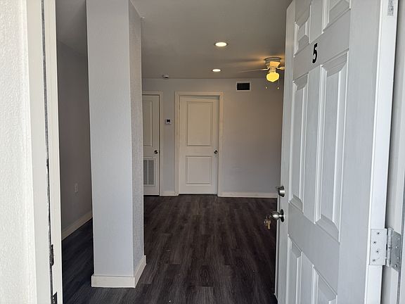 4th image of 201 W Dolphin St #5