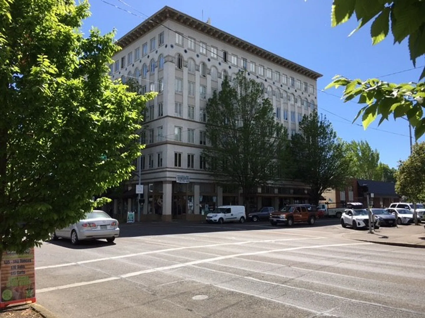 408 SW Monroe Ave — Photo 1