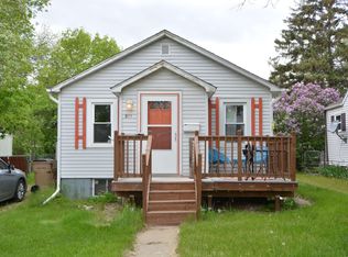 911 11th St NW, Minot, ND 58703