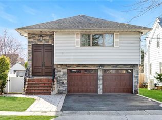 18 Cumberland St, Rockville Centre, NY 11570