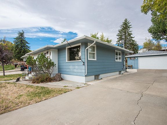 3rd image of 16 Saddle Butte Dr