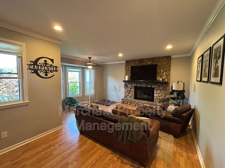 208 Frances Cannon Dr — Photo 2